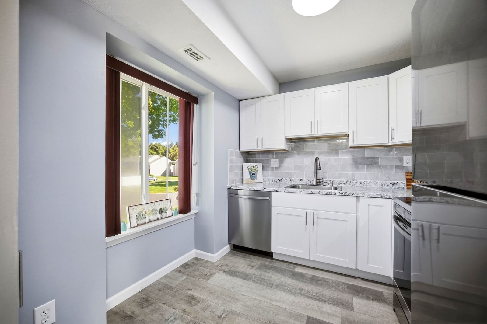 25 Nassau Dr #25 Springfield — Photo 4 of 30