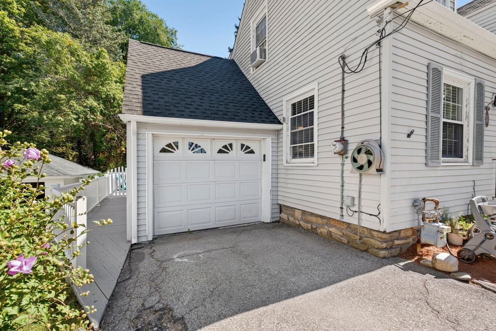 8 Lyndale Rd Worcester — Photo 2 of 35