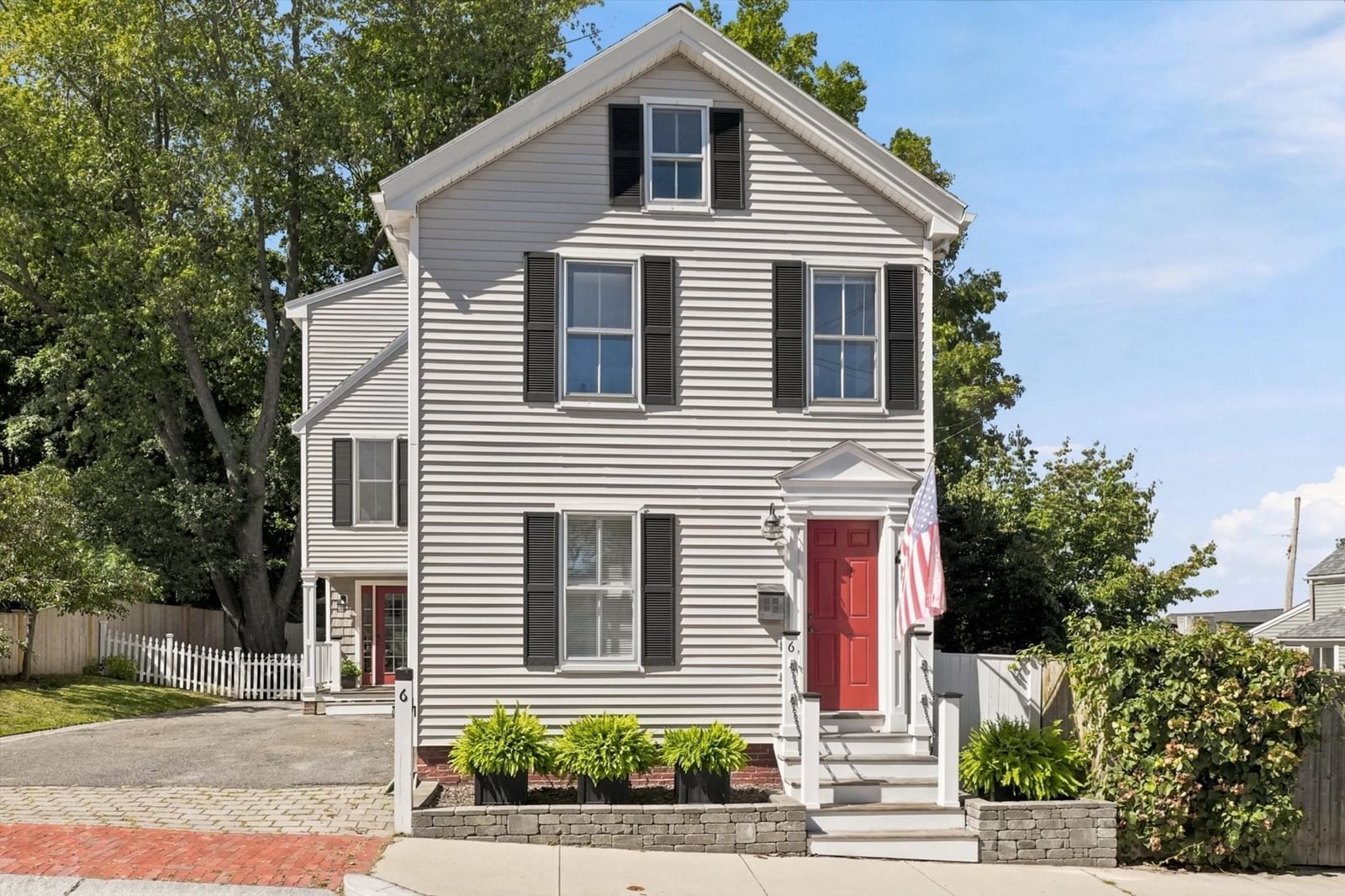 6 Merrill St Newburyport — Photo 2 of 39