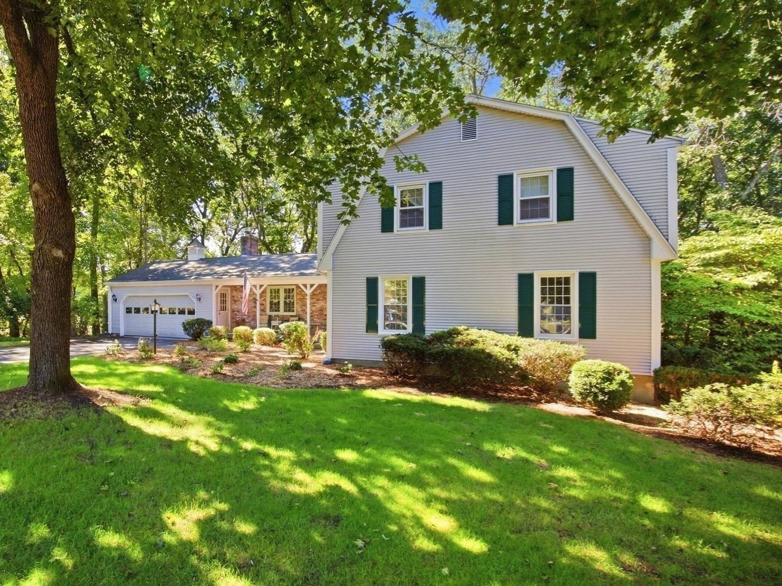 64 Cambridge Cir Longmeadow — Photo 2 of 42