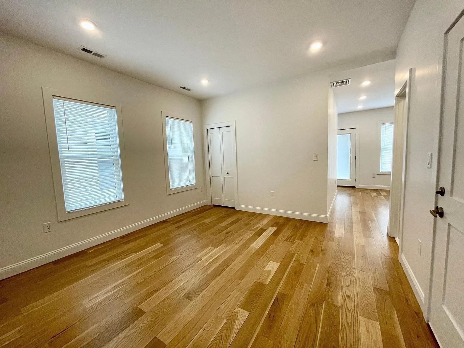 310 Chelsea St Boston — Photo 6 of 9