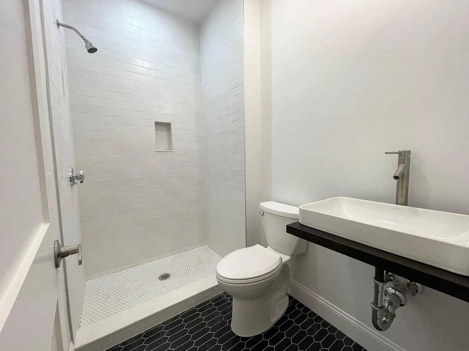 310 Chelsea St Boston — Photo 8 of 9
