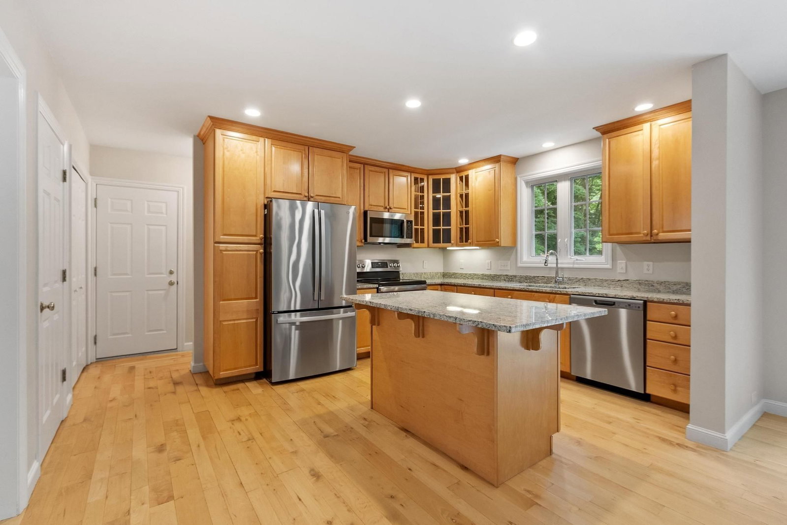 41 Gold St. Shrewsbury — Photo 7 of 11