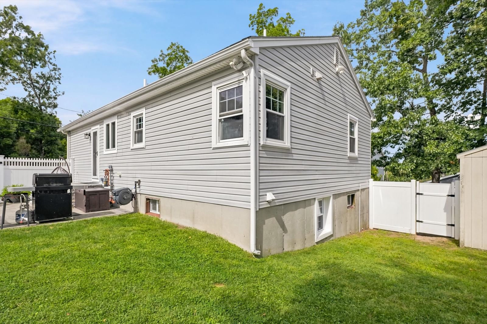 60 Hobson St Saugus — Photo 34 of 39