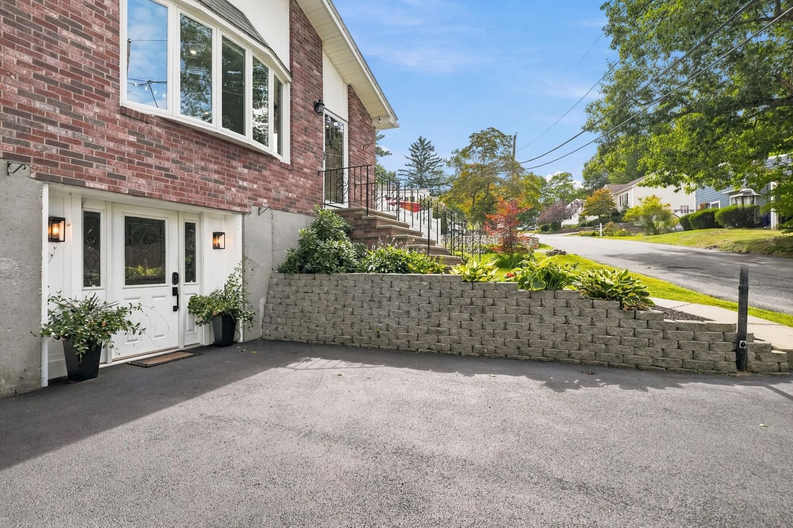 60 Hobson St Saugus — Photo 4 of 39