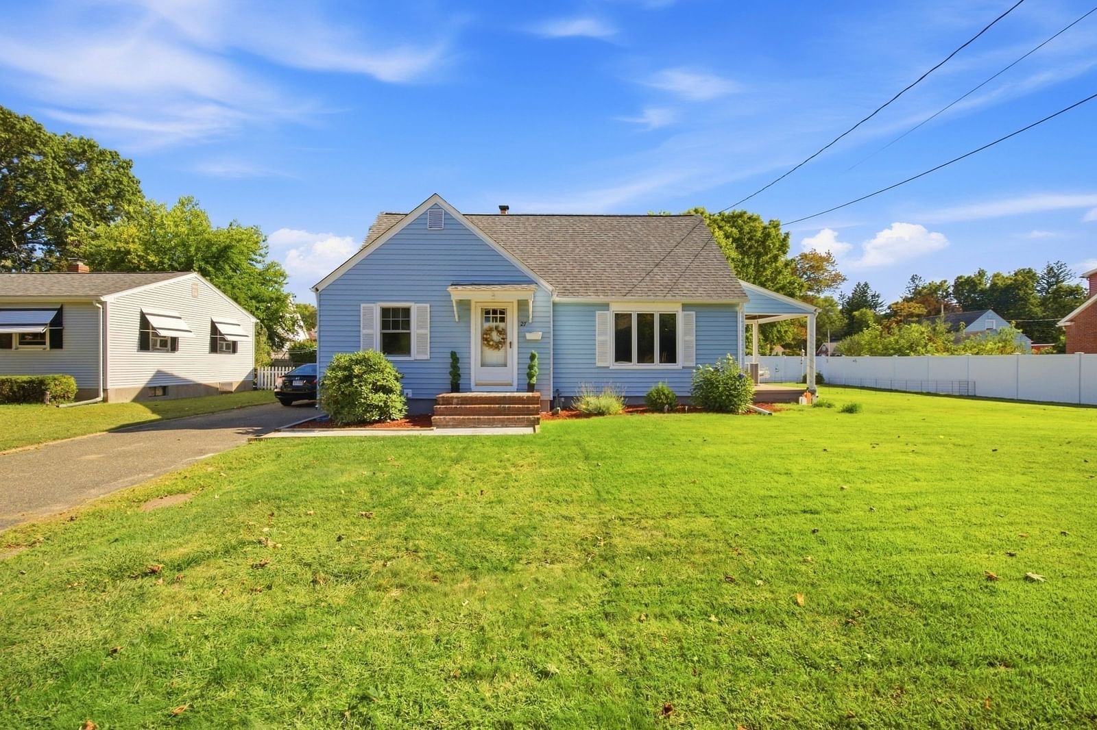 27 Palmer Ave Chicopee — Photo 1 of 36