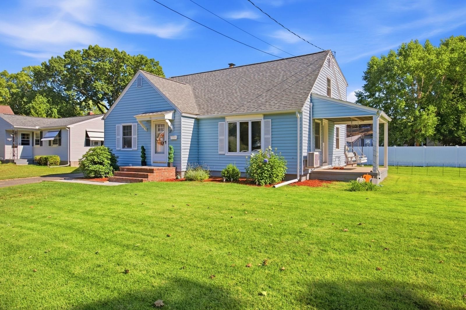 27 Palmer Ave Chicopee — Photo 2 of 36