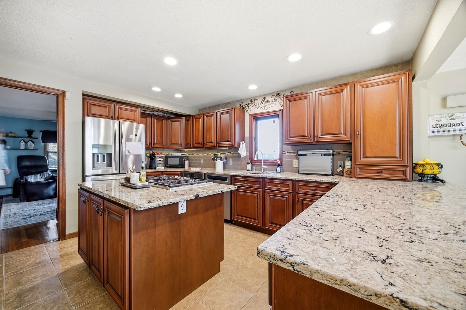 27 Palmer Ave Chicopee — Photo 6 of 36