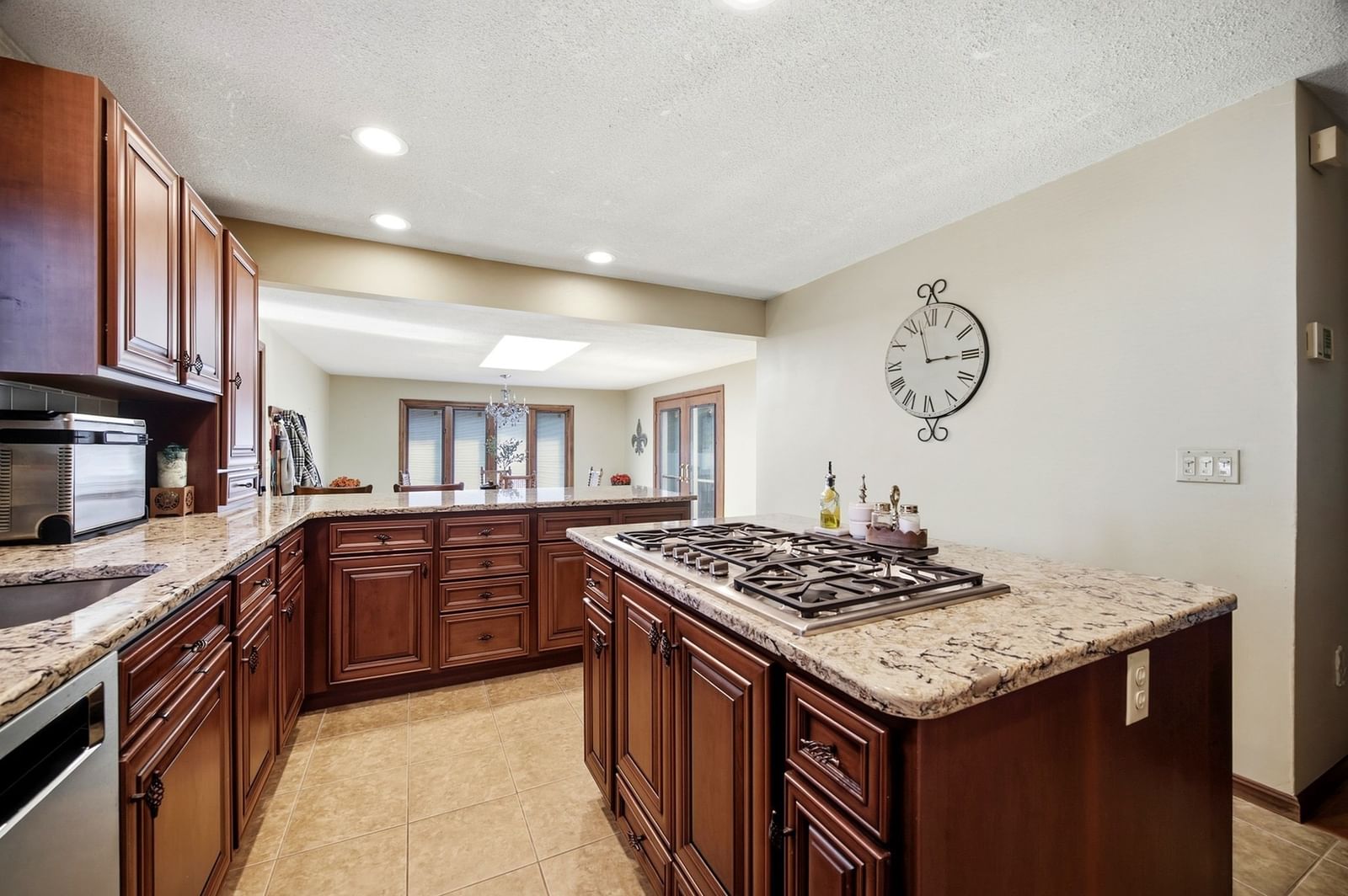 27 Palmer Ave Chicopee — Photo 8 of 36