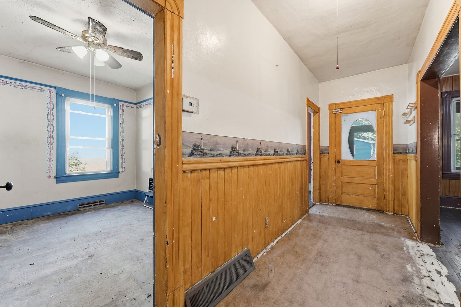 26 Fairmont Street Chicopee — Photo 3 of 38