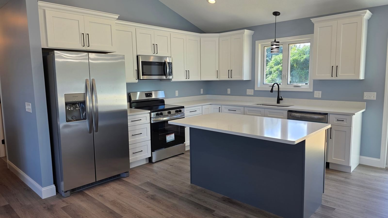 12 Willow St Chicopee — Photo 4 of 42