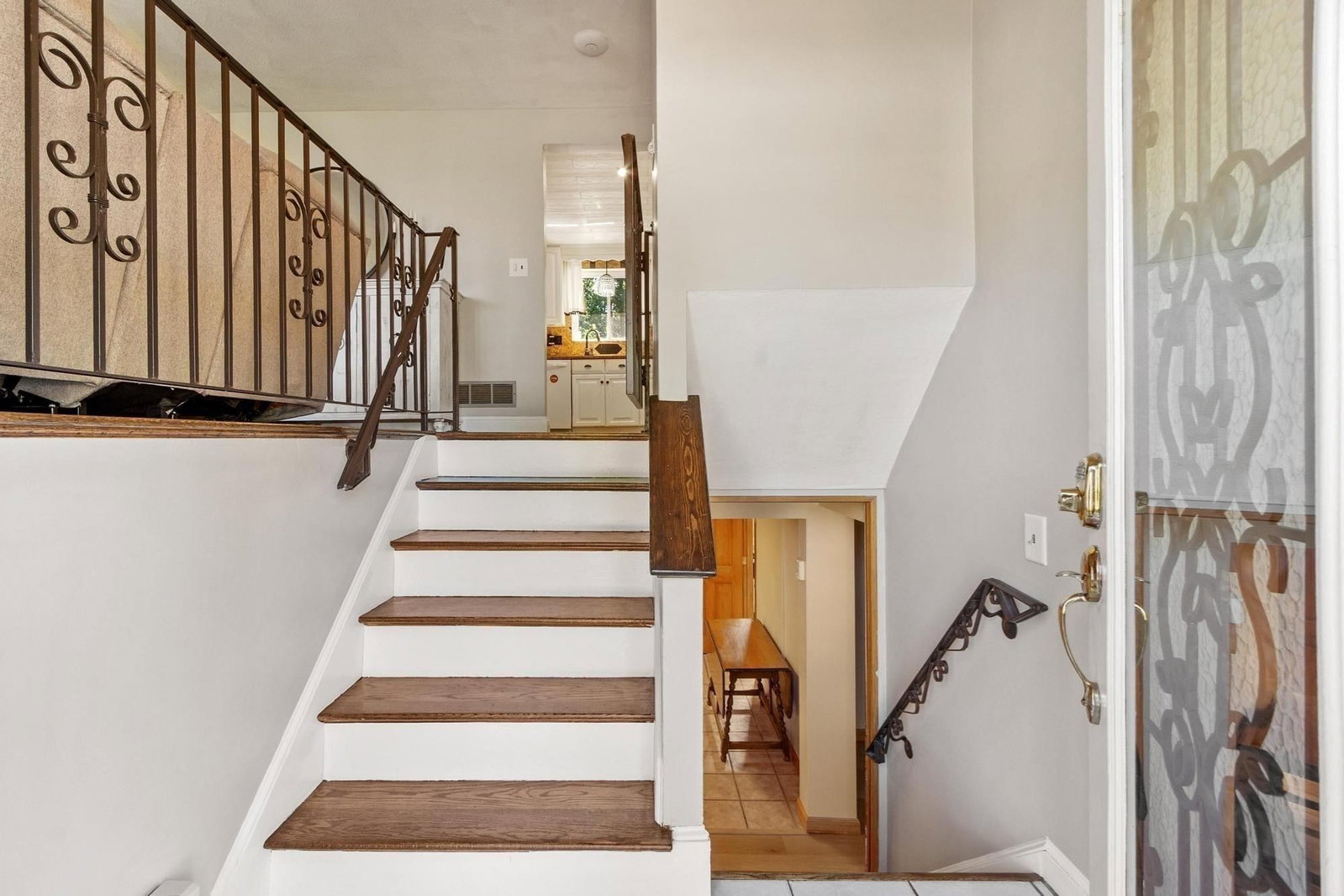 31 Paul Ave Peabody — Photo 3 of 42