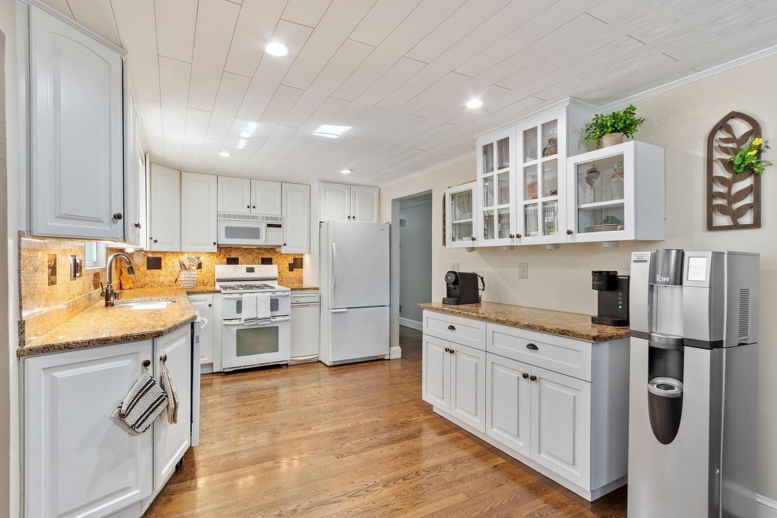 31 Paul Ave Peabody — Photo 8 of 42