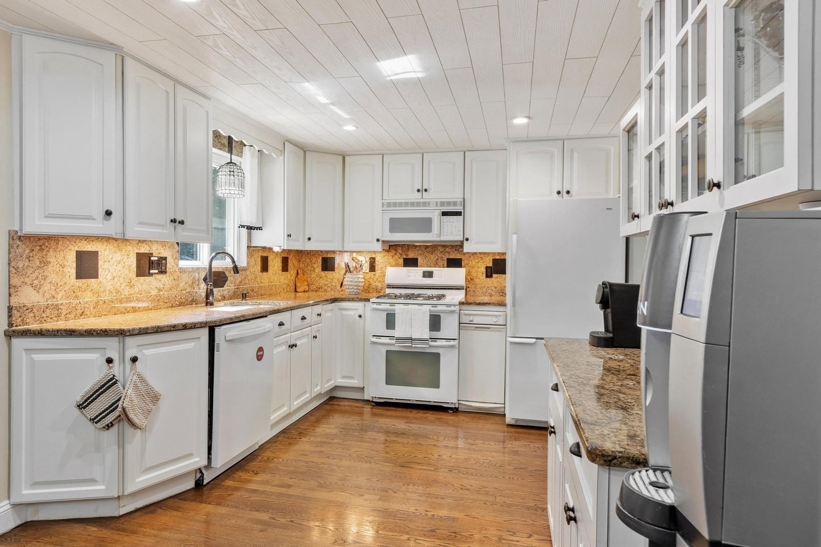 31 Paul Ave Peabody — Photo 9 of 42