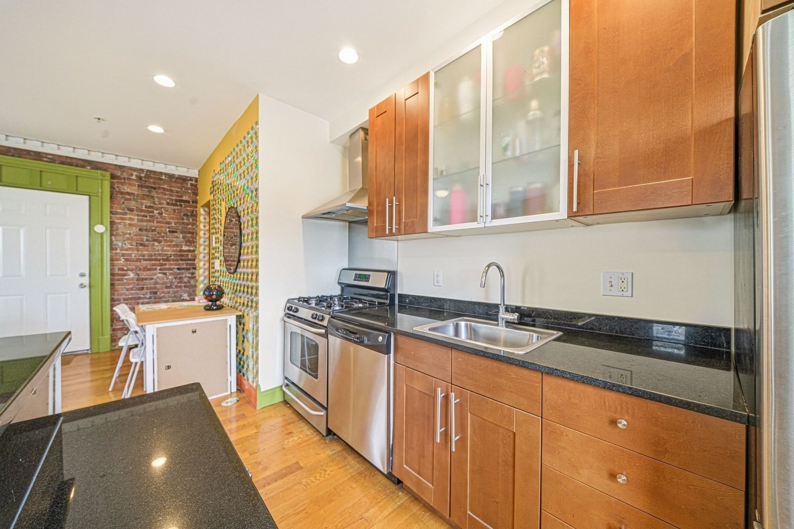 12-14 Everett St #202 Boston — Photo 13 of 28