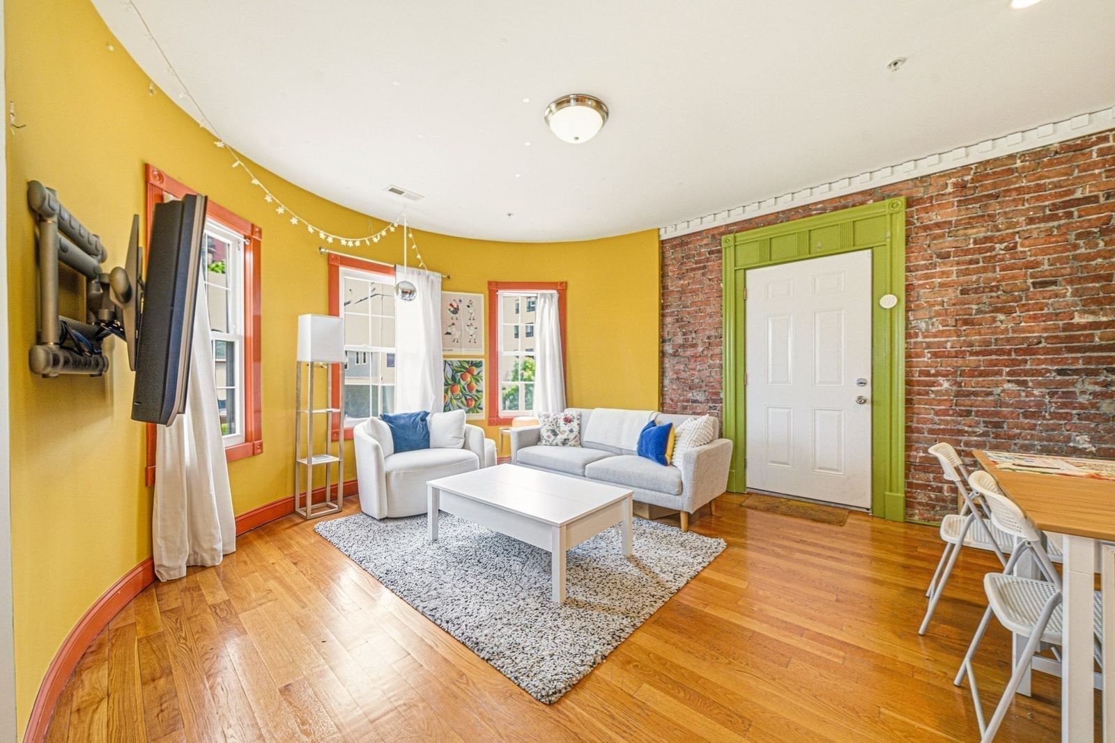 12-14 Everett St #202 Boston — Photo 2 of 28