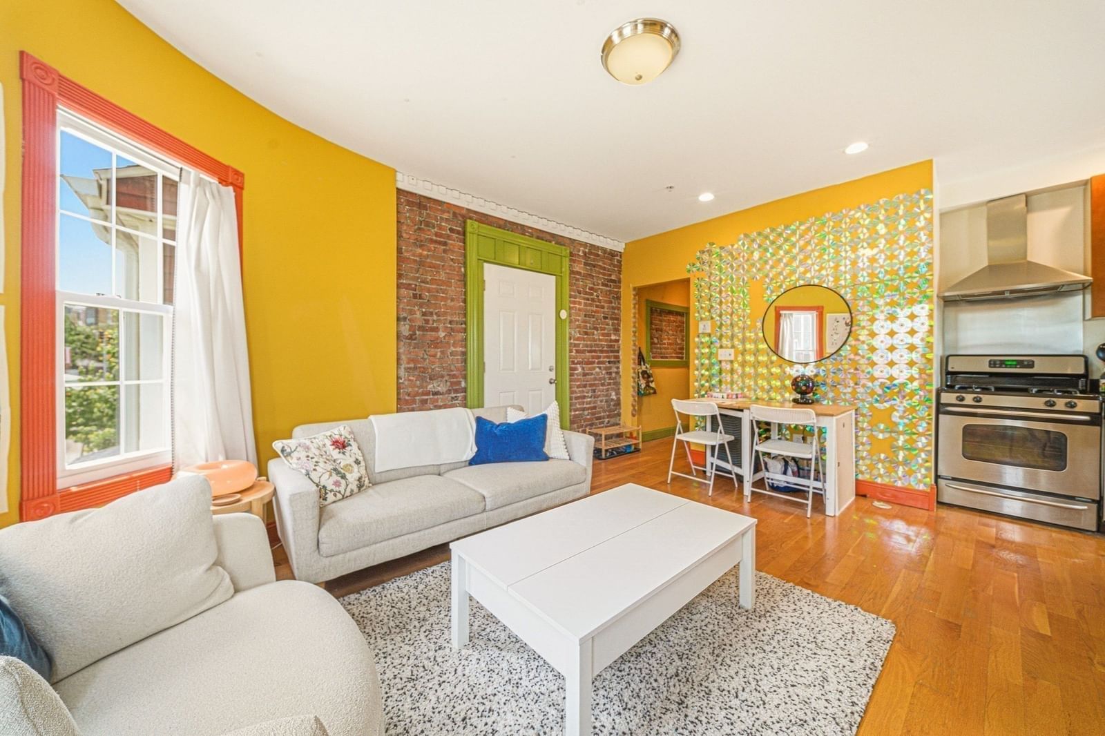 12-14 Everett St #202 Boston — Photo 3 of 28
