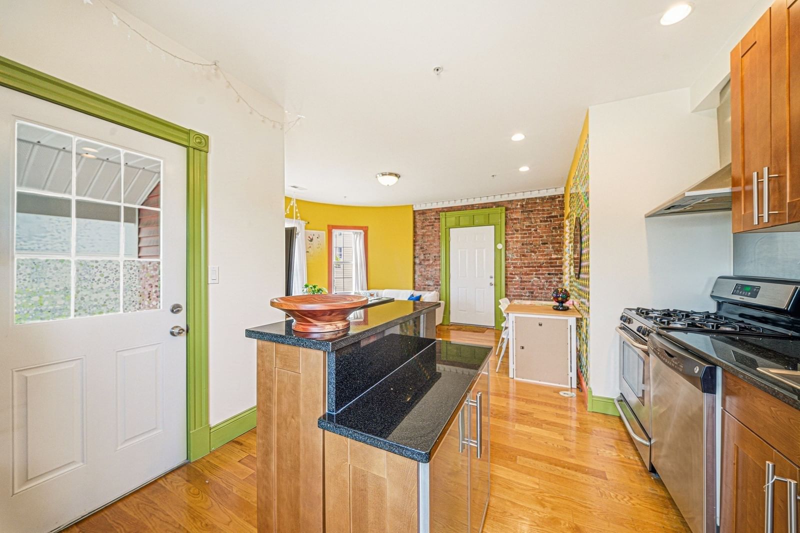 12-14 Everett St #202 Boston — Photo 6 of 28