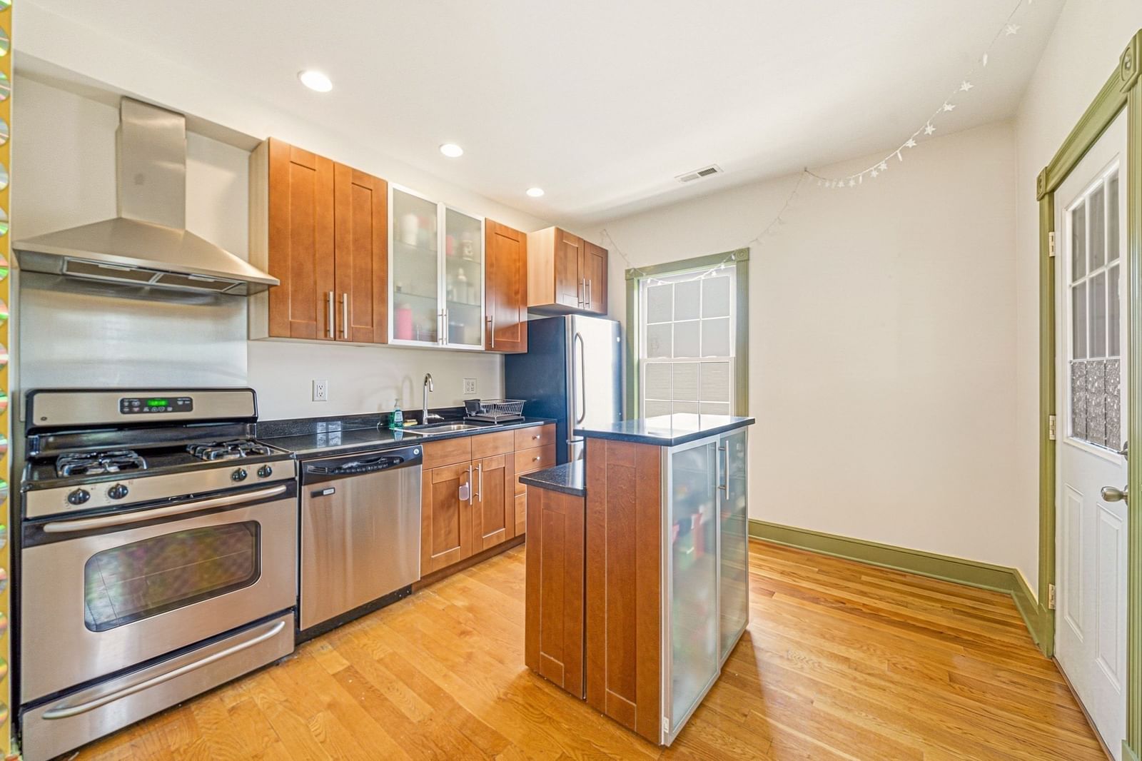 12-14 Everett St #202 Boston — Photo 9 of 28