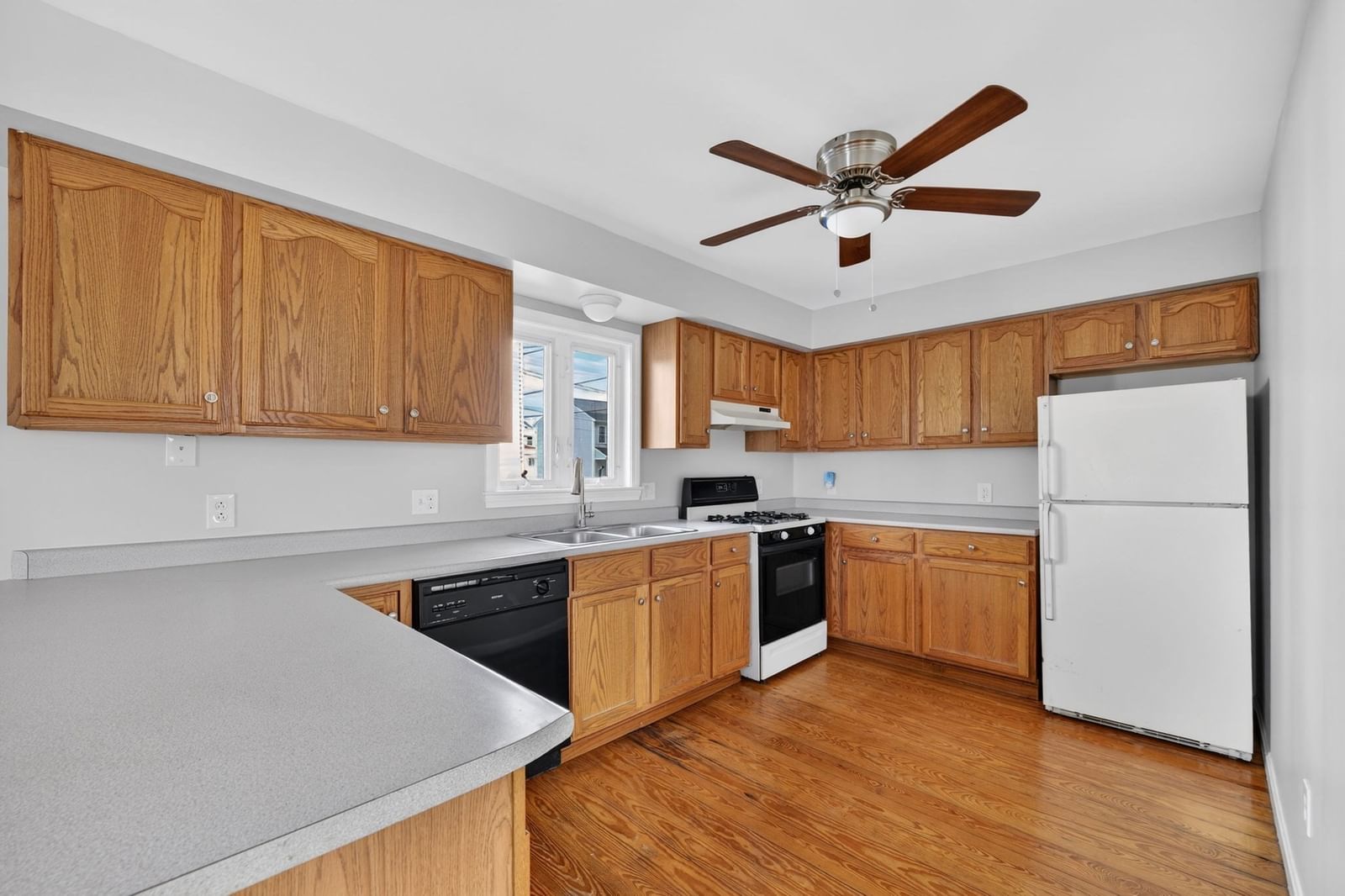 165 Grant St Fall River — Photo 20 of 37