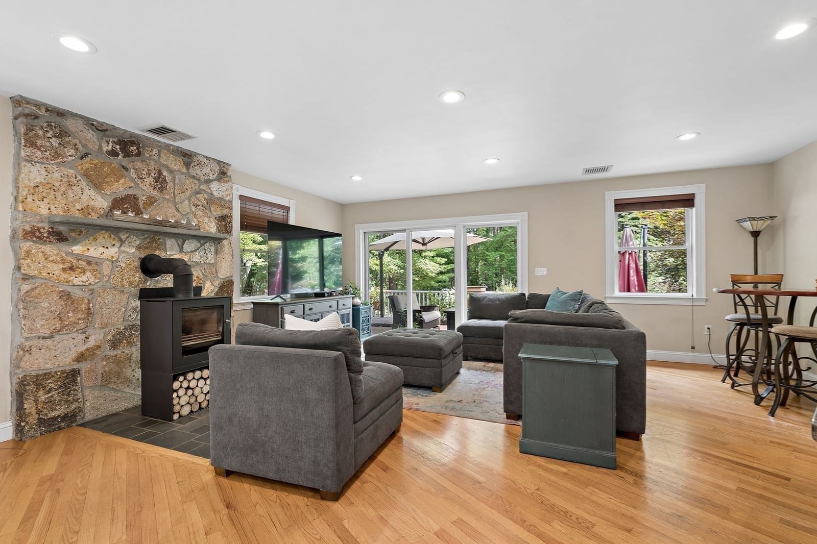 160 Range Road Concord — Photo 10 of 31