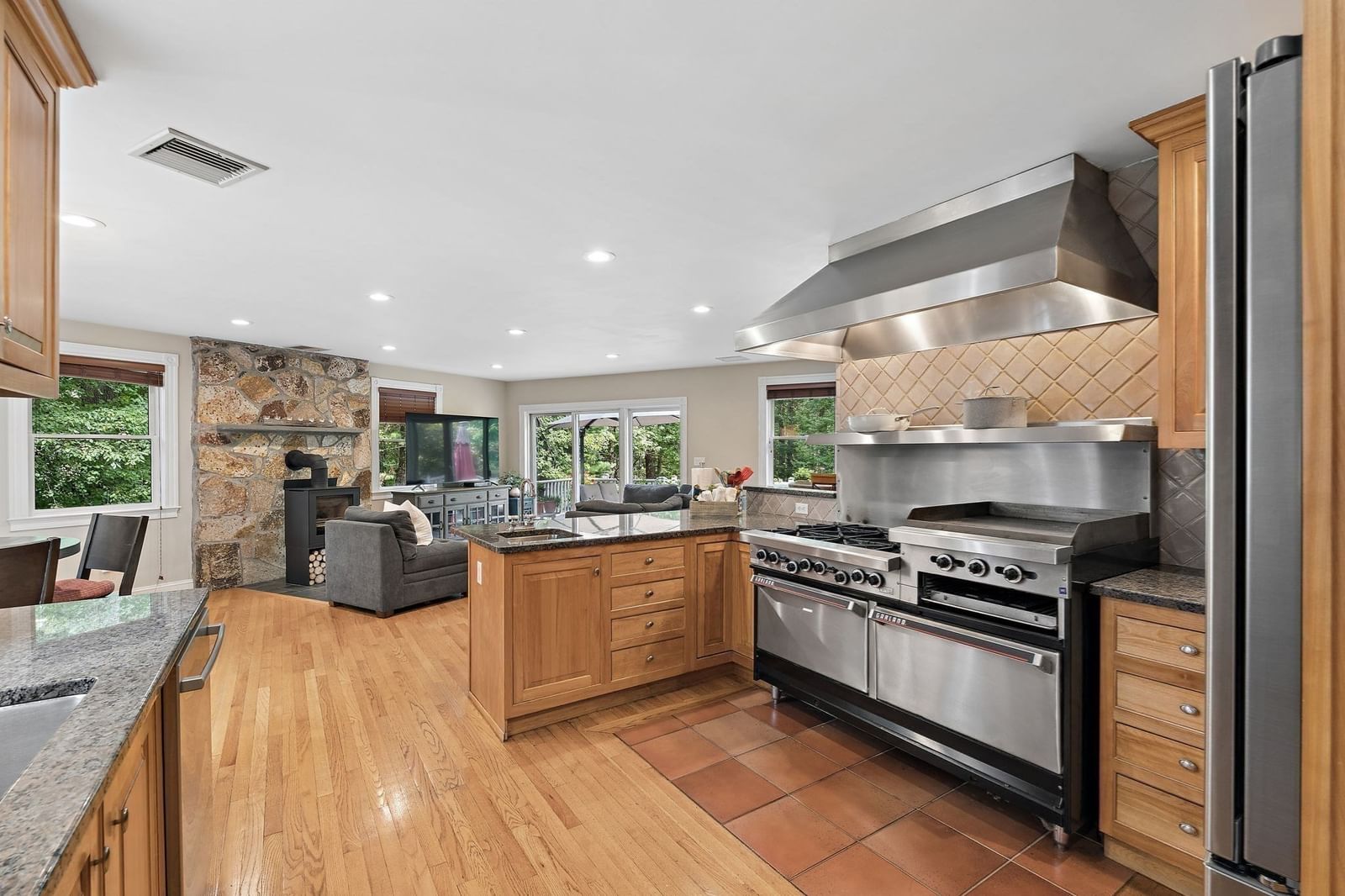 160 Range Road Concord — Photo 5 of 31
