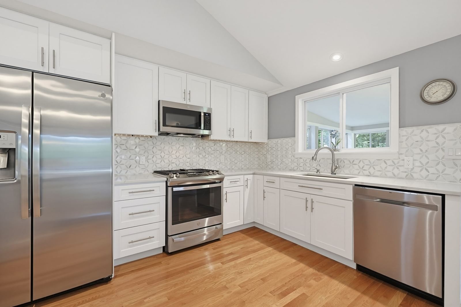 426 Chamberlain St. Holliston — Photo 10 of 41