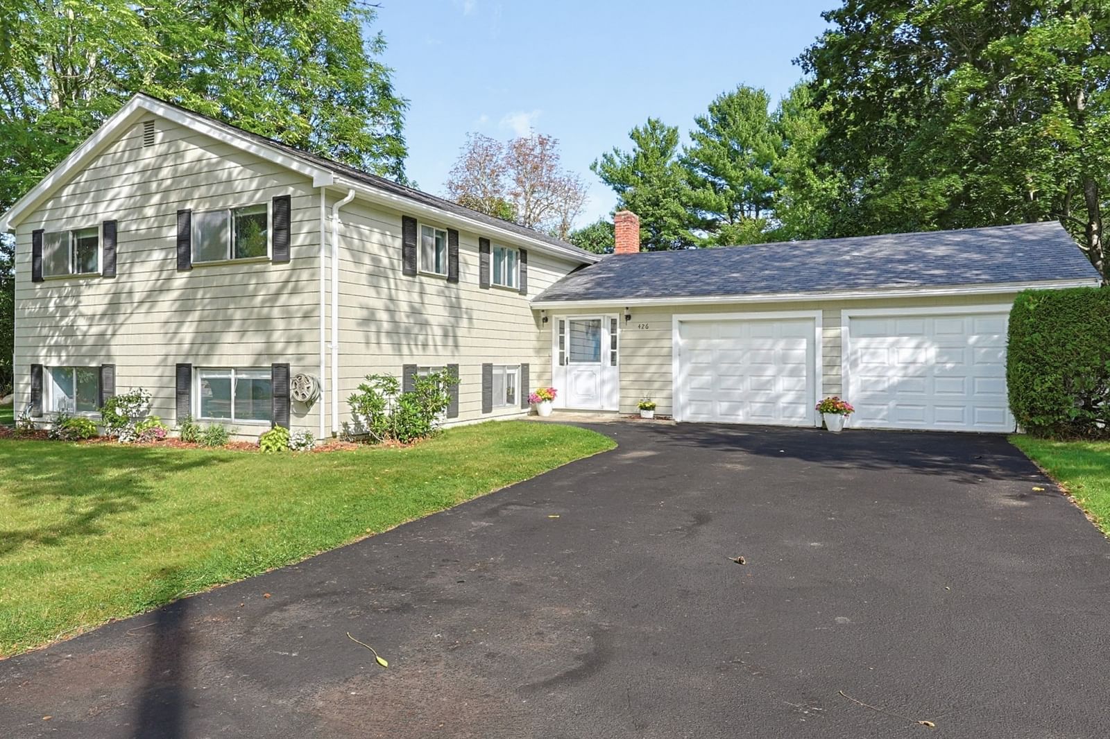 426 Chamberlain St. Holliston — Photo 2 of 41