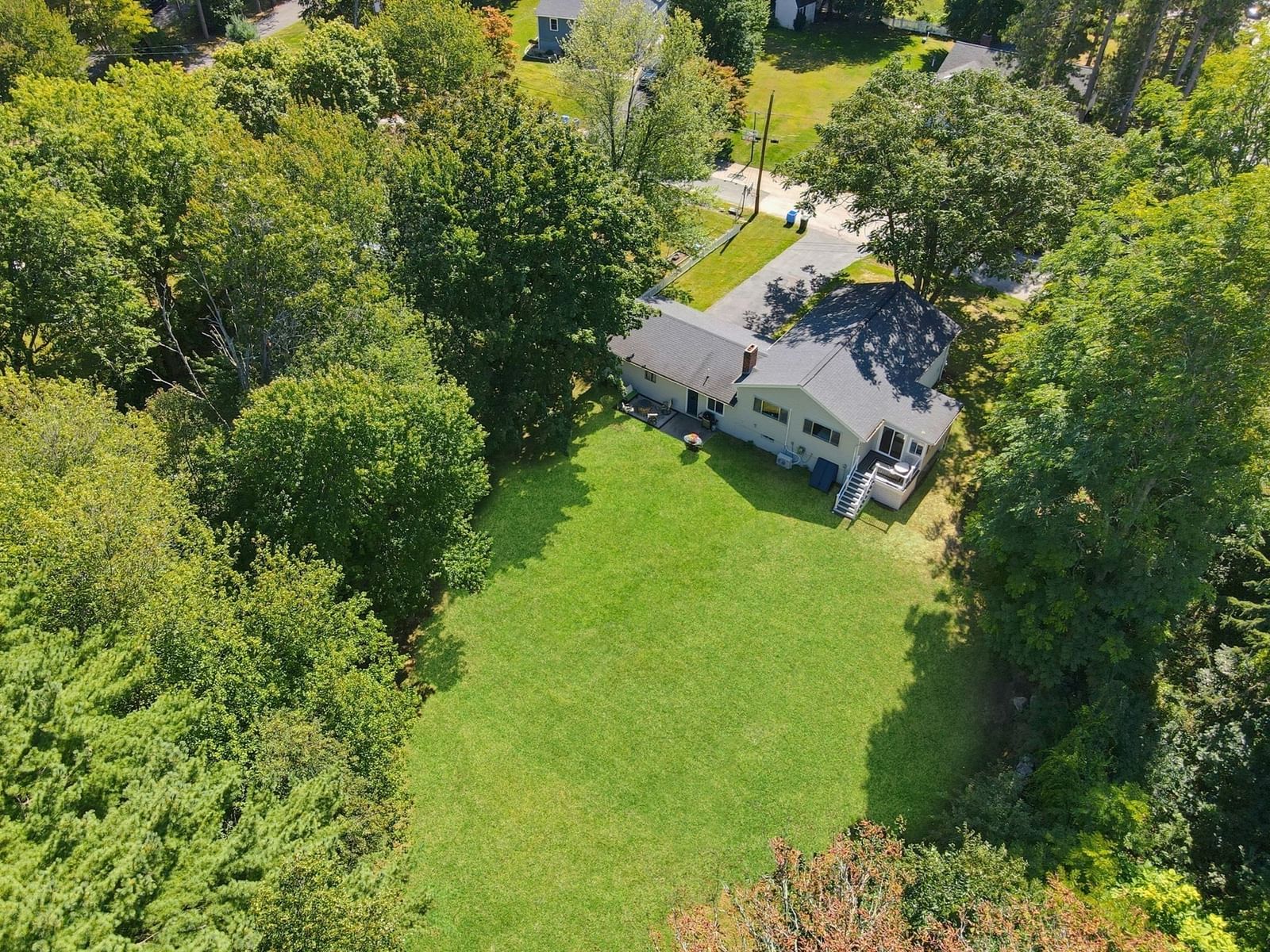 426 Chamberlain St. Holliston — Photo 3 of 41
