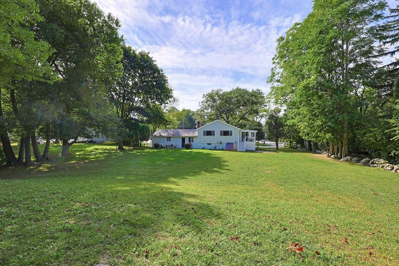 426 Chamberlain St. Holliston — Photo 4 of 41