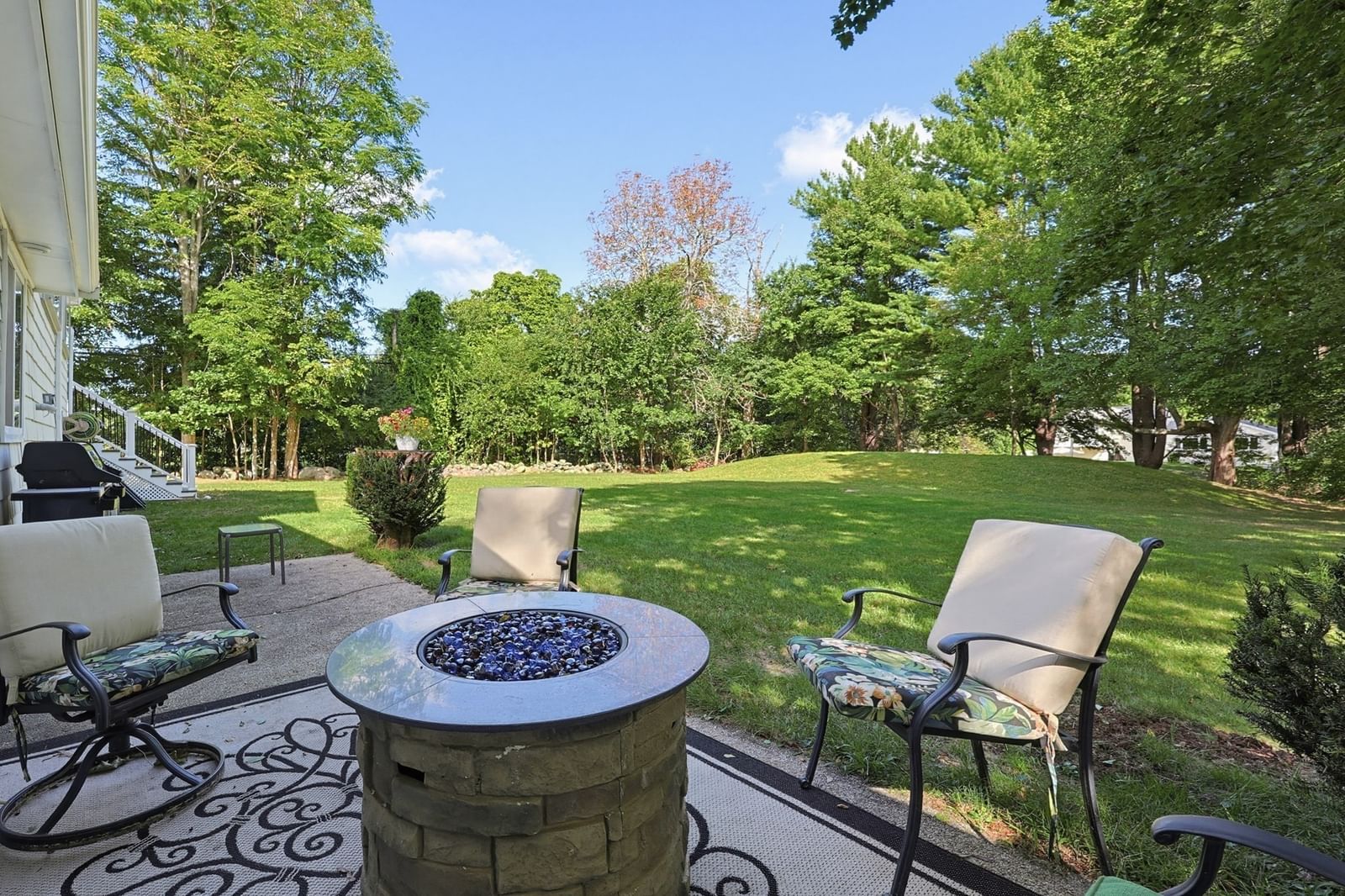 426 Chamberlain St. Holliston — Photo 5 of 41