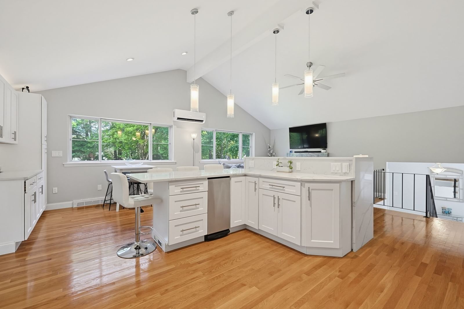 426 Chamberlain St. Holliston — Photo 7 of 41