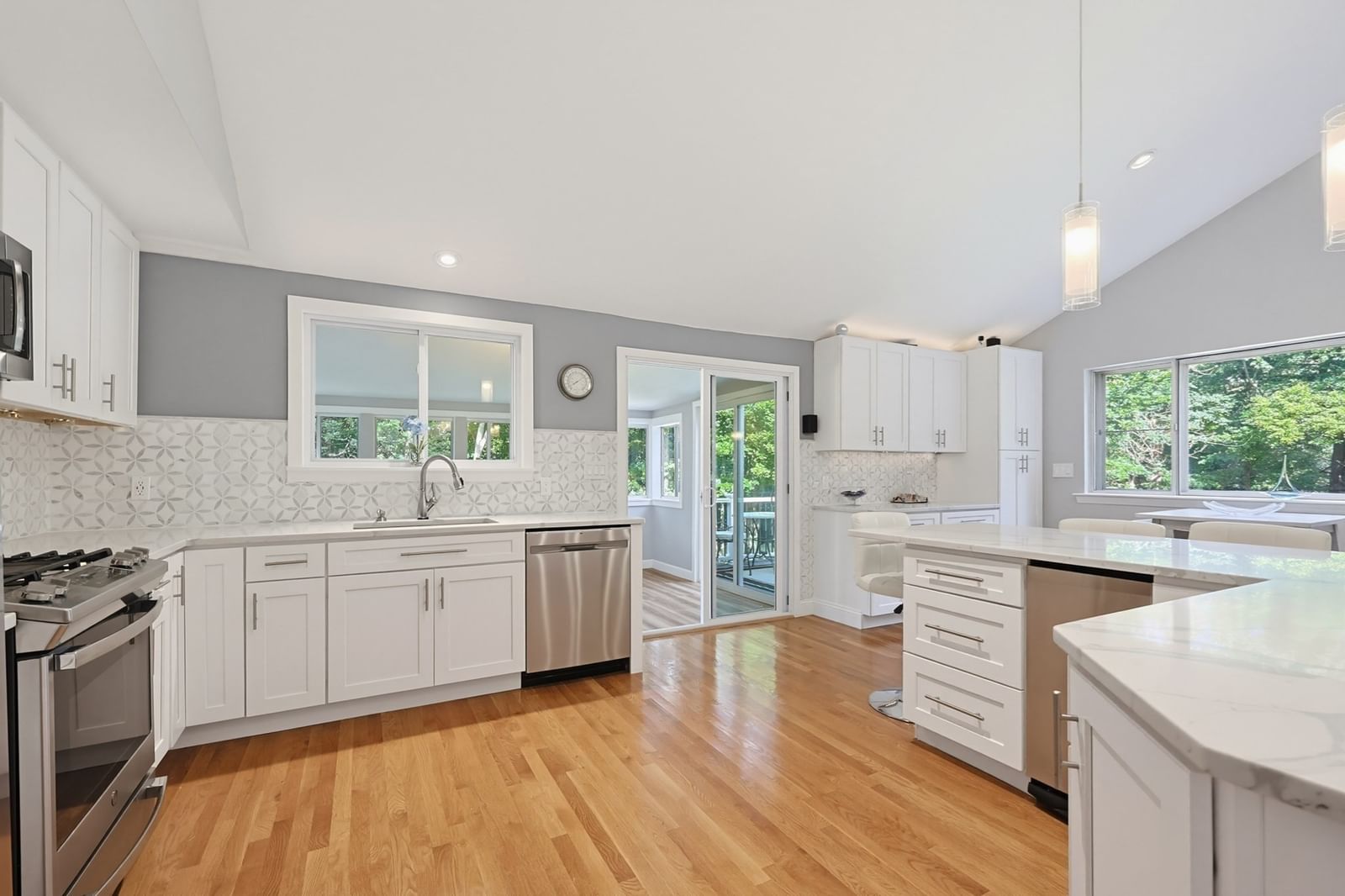 426 Chamberlain St. Holliston — Photo 8 of 41