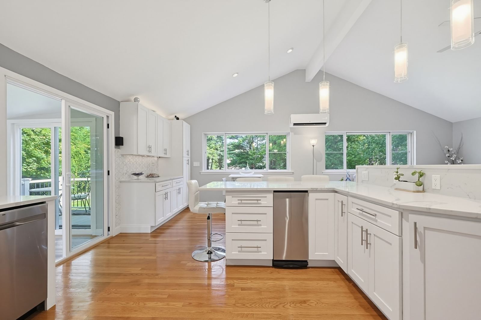 426 Chamberlain St. Holliston — Photo 9 of 41