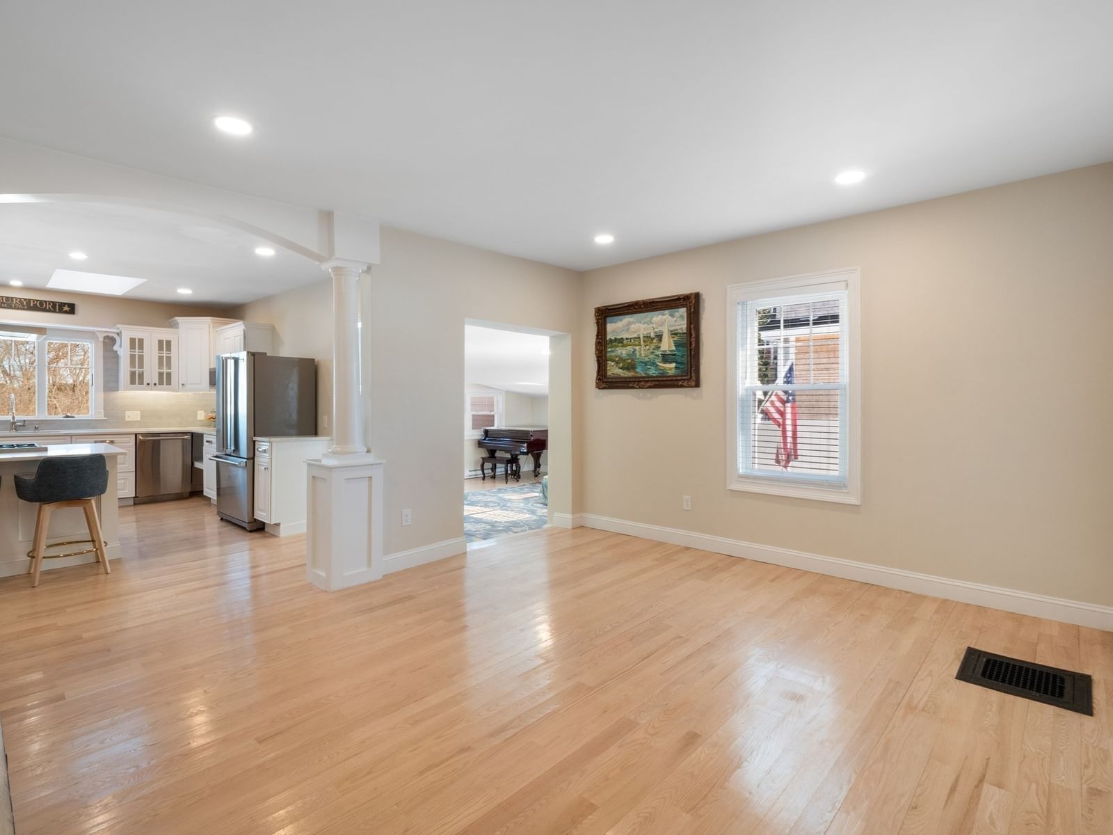 Listing Image 9