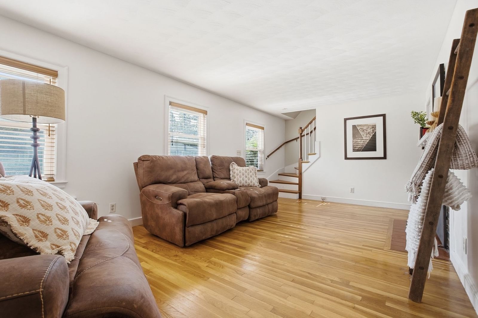 222 Cambridge Road Woburn — Photo 2 of 41