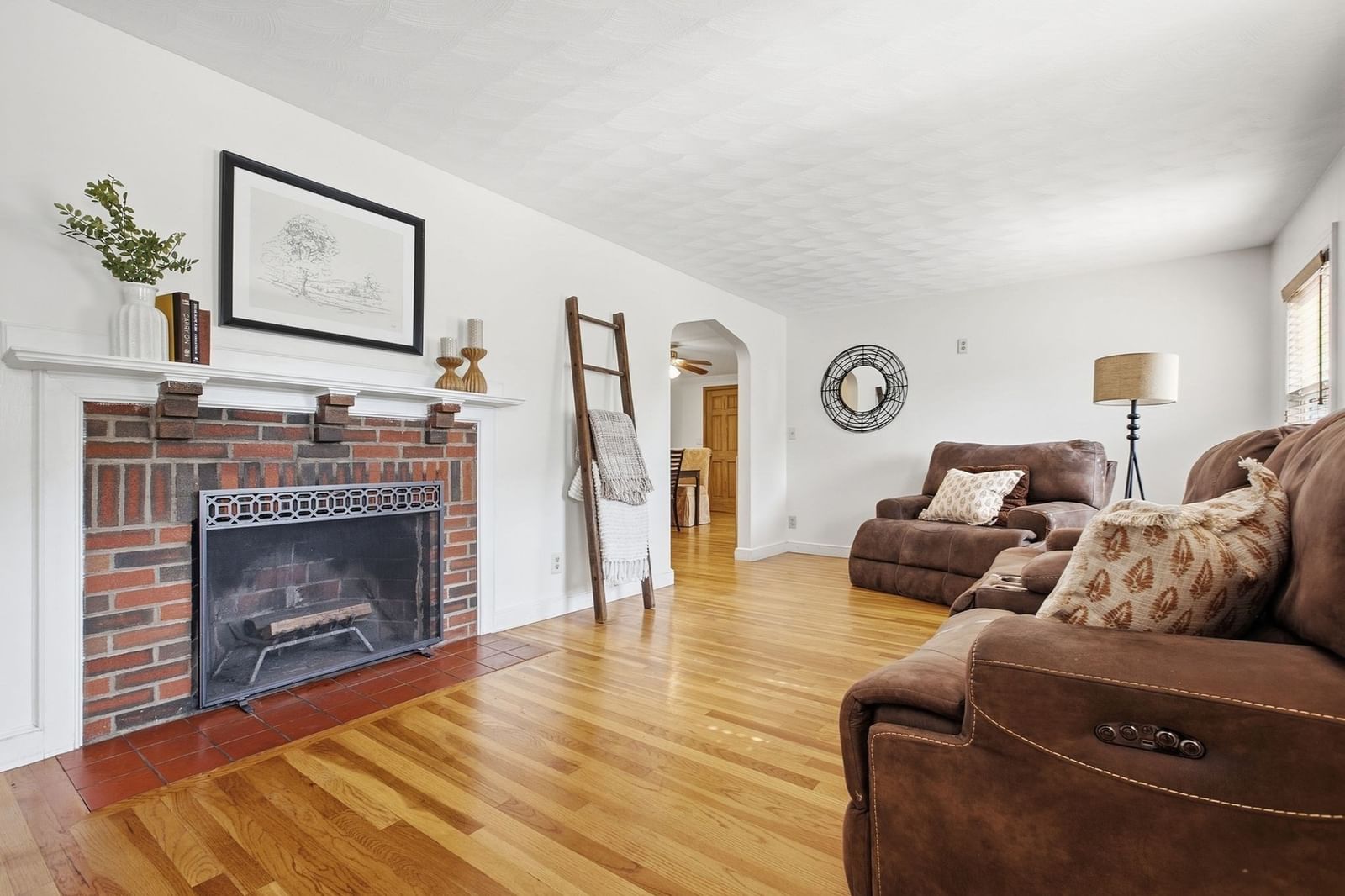 222 Cambridge Road Woburn — Photo 3 of 41