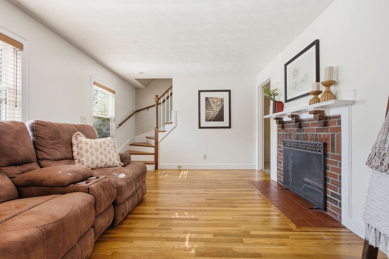 222 Cambridge Road Woburn — Photo 5 of 41
