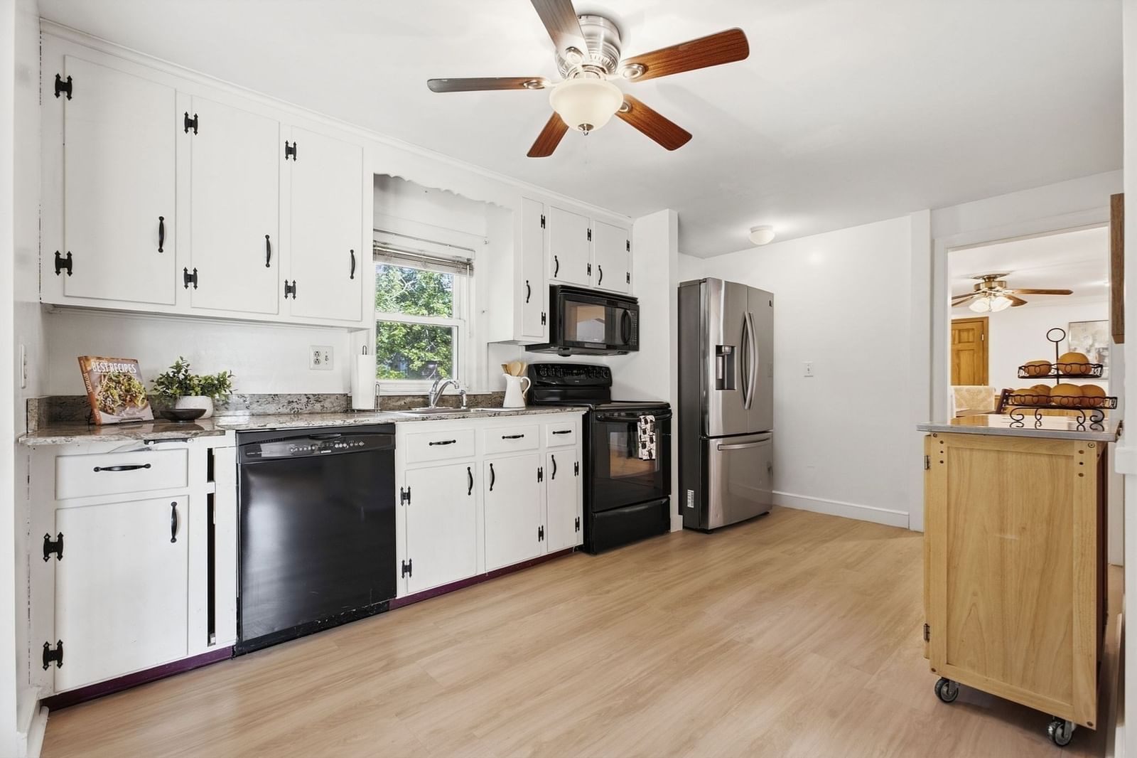 222 Cambridge Road Woburn — Photo 7 of 41