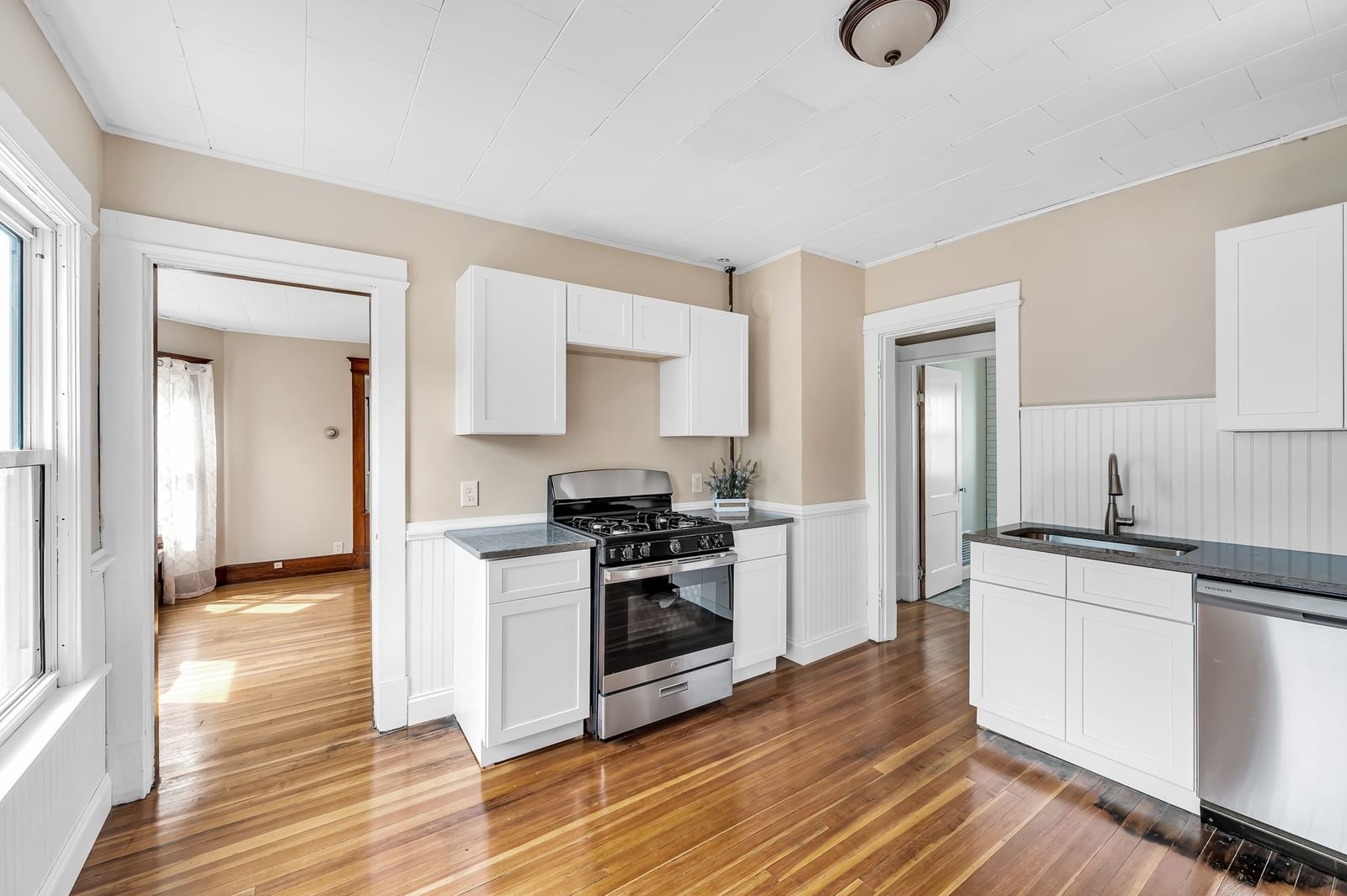 201-203 College St Springfield — Photo 2 of 39