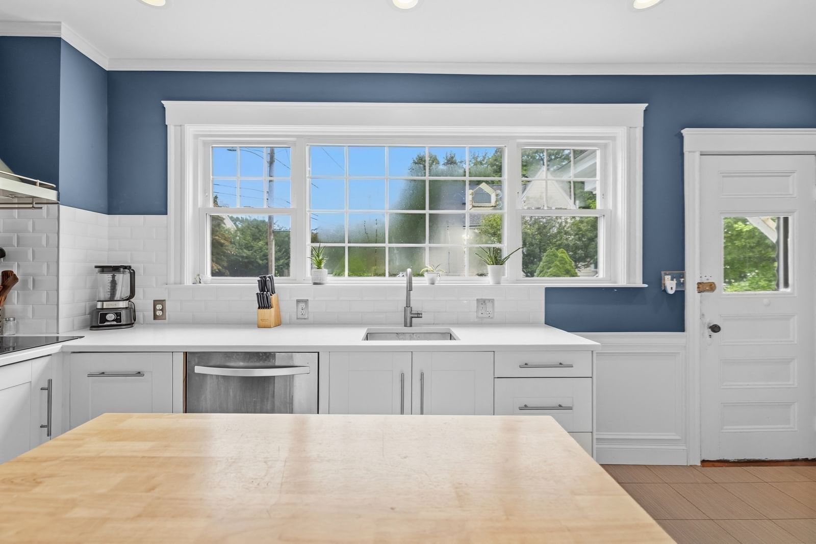 97 Burkeside Ave Brockton — Photo 3 of 25