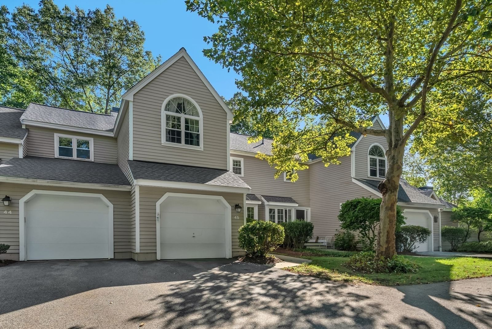 45 Bishops Forest Dr #45 Waltham — Photo 3 of 42