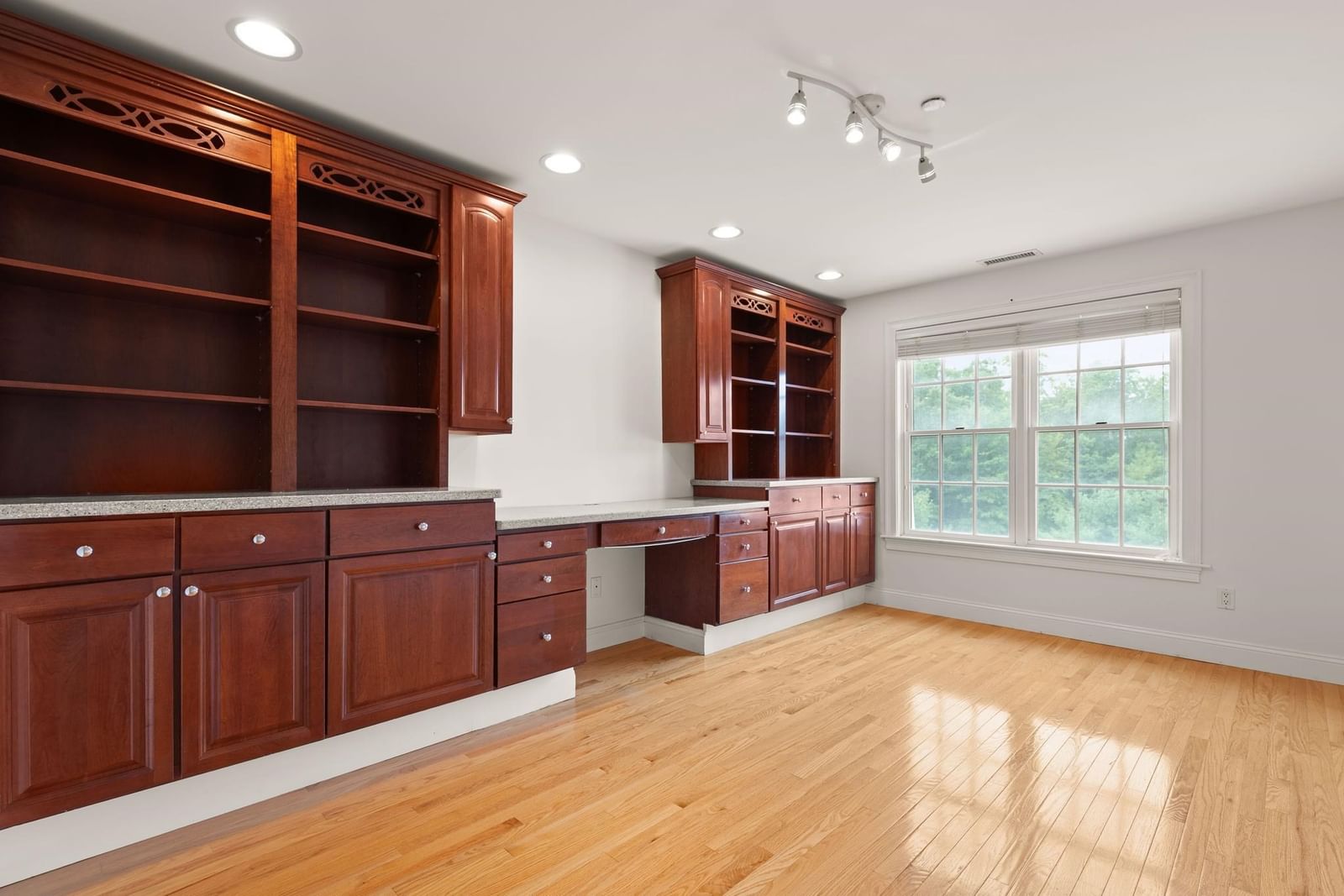 8 Dansreau Place #8 Middleton — Photo 31 of 41