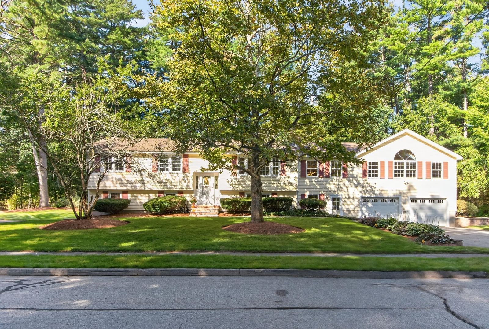 41 Buckingham Drive Billerica — Photo 2 of 42