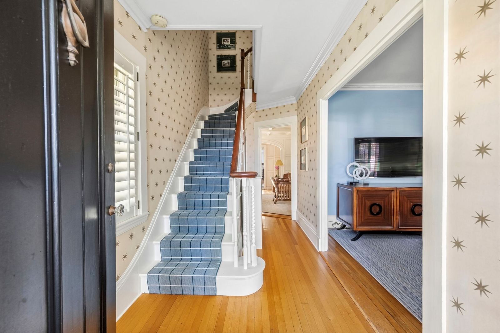 42 Lincoln Street Hingham — Photo 2 of 20