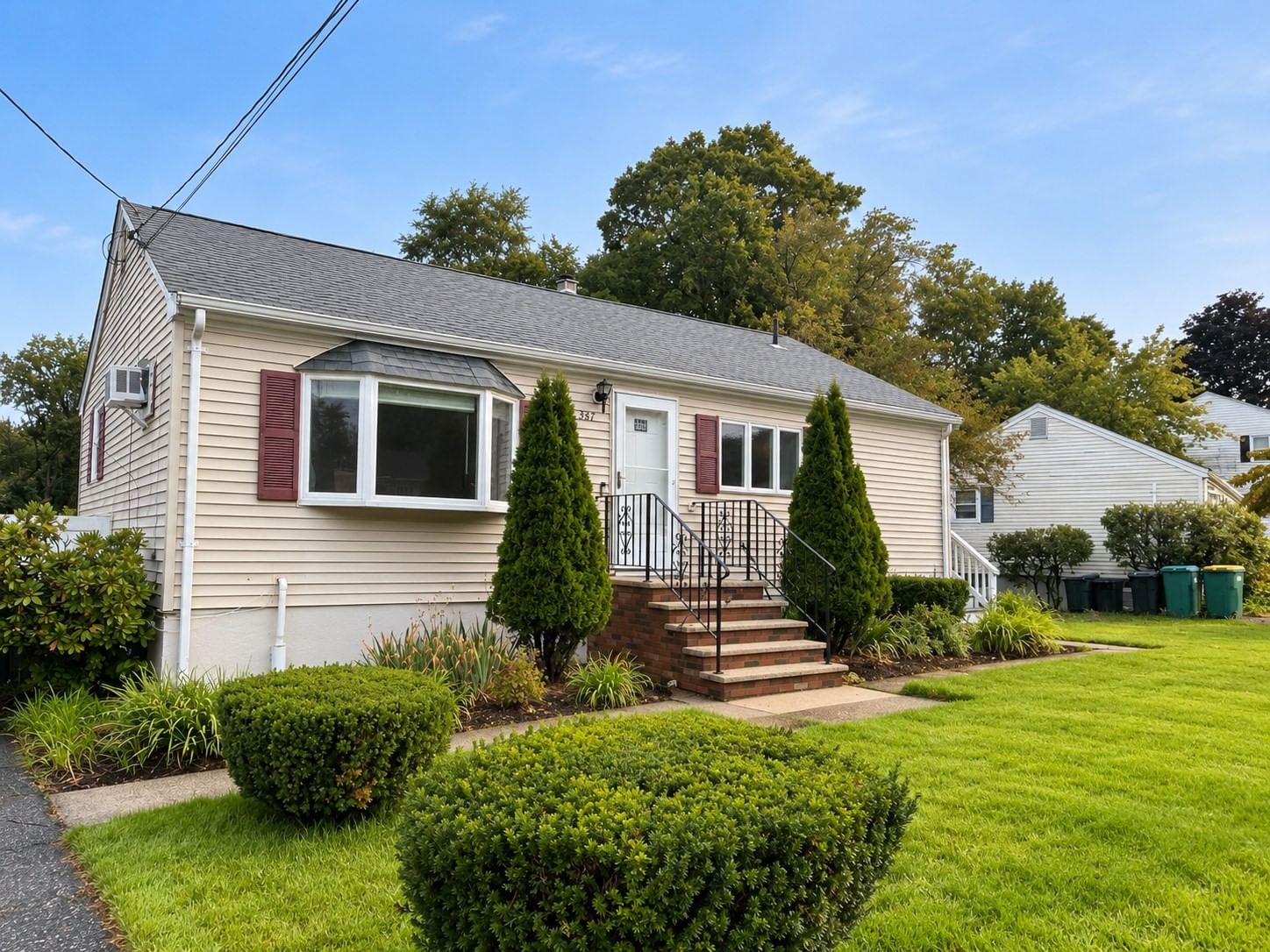 347 Lexington St Woburn — Photo 2 of 19