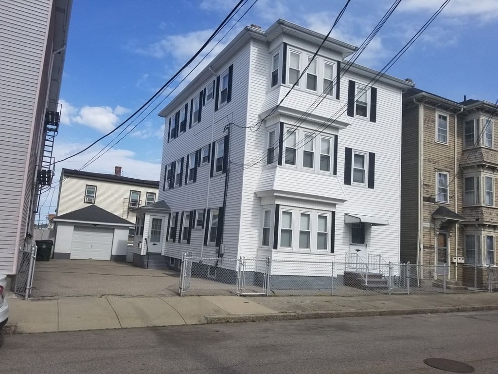 117 Thomas St Fall River — Photo 1 of 10