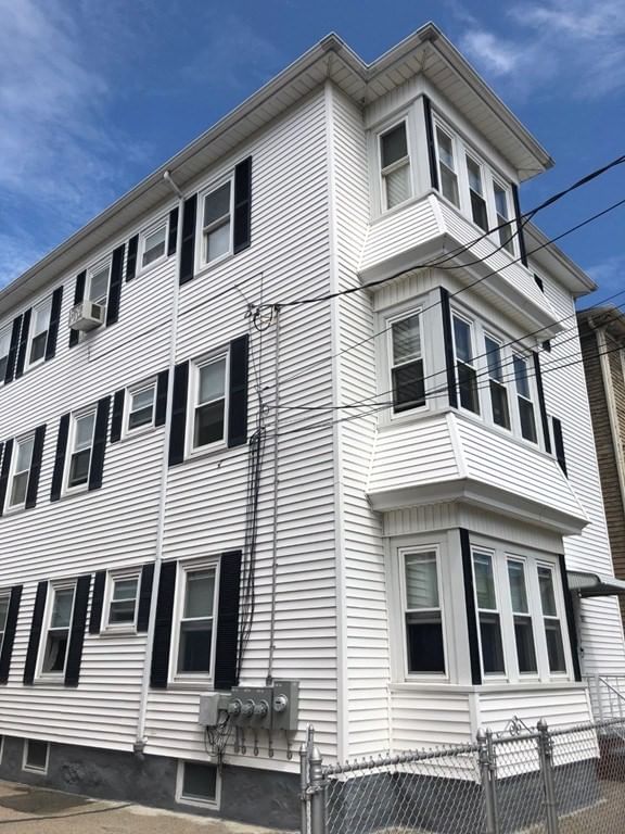 117 Thomas St Fall River — Photo 2 of 10