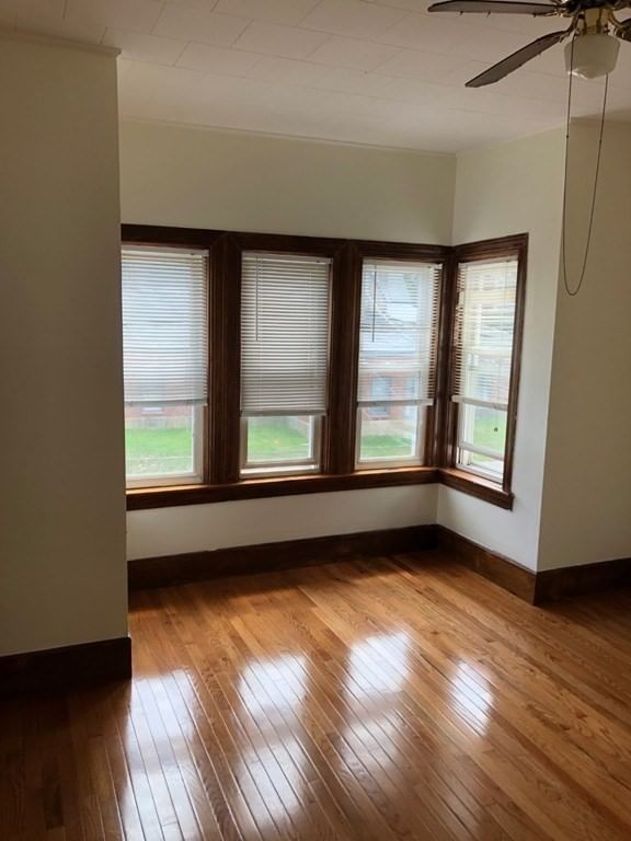 117 Thomas St Fall River — Photo 4 of 10