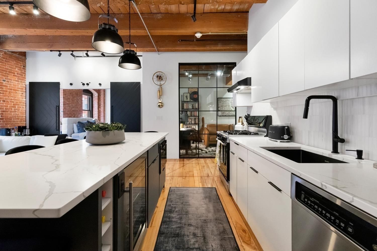 21 Wormwood St #422 Boston — Photo 10 of 32